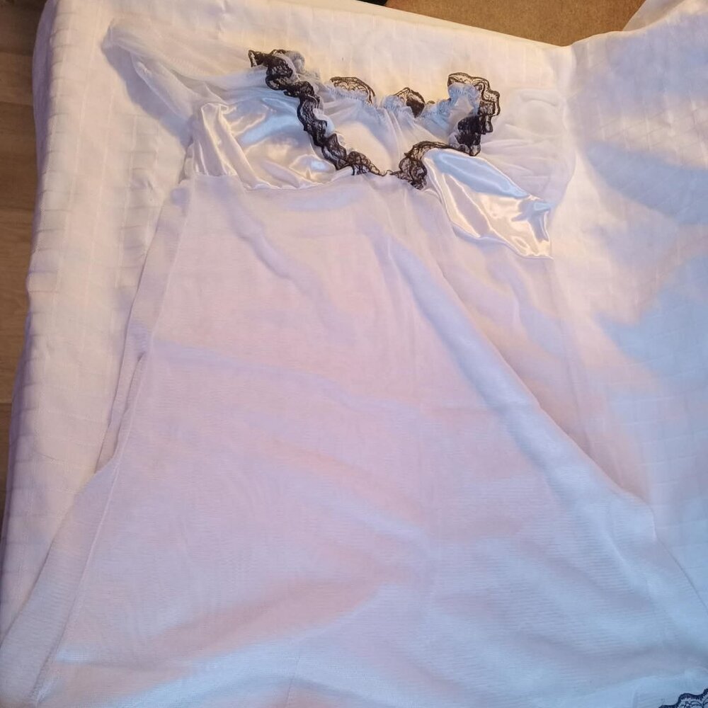 Vintage nightgown in slightly sheer white tulle with satin chest, with lace